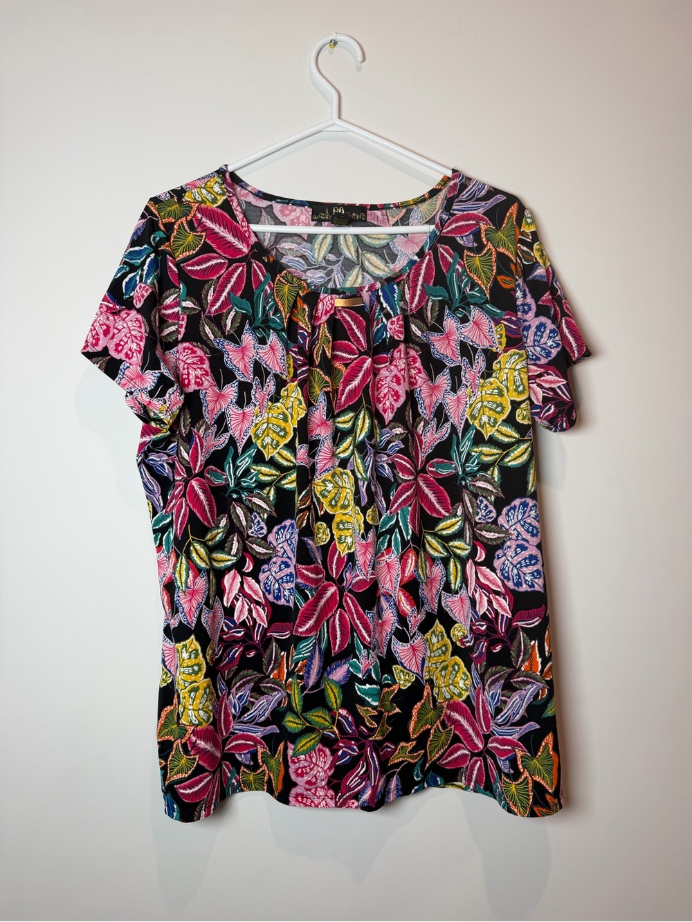 Short-Sleeve Blouse in Black with Multicolor Leaf Print Women’s 1X